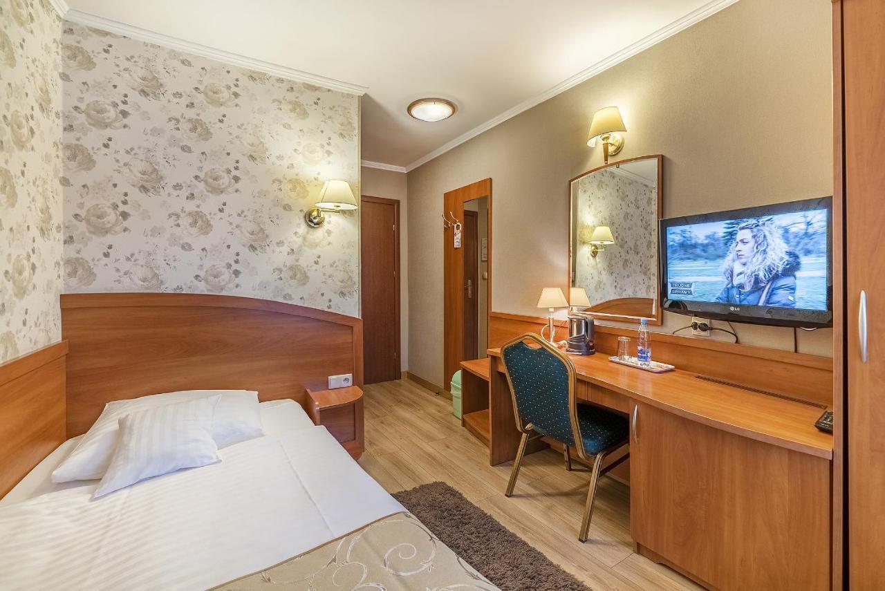 Hotel Doris Oborniki Eksteriør billede
