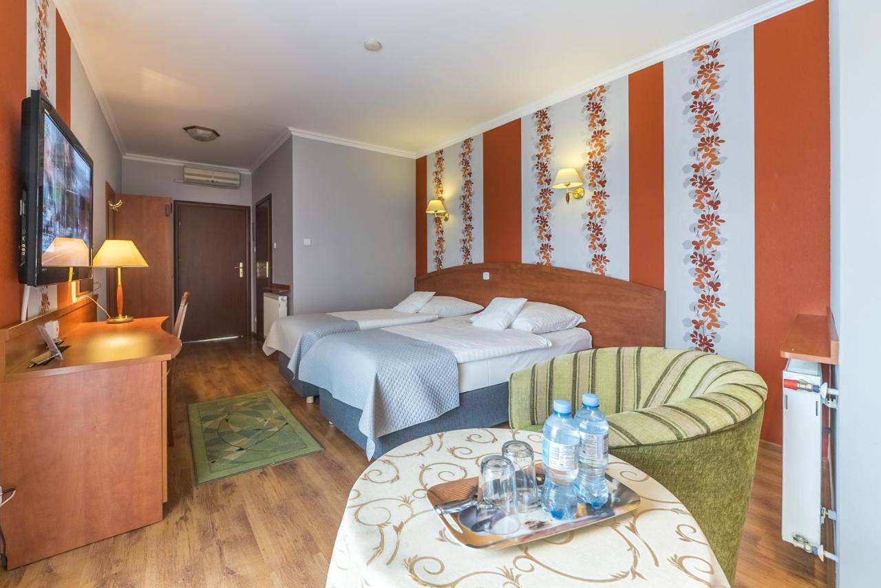 Hotel Doris Oborniki Eksteriør billede
