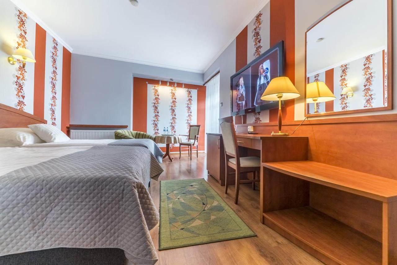 Hotel Doris Oborniki Eksteriør billede
