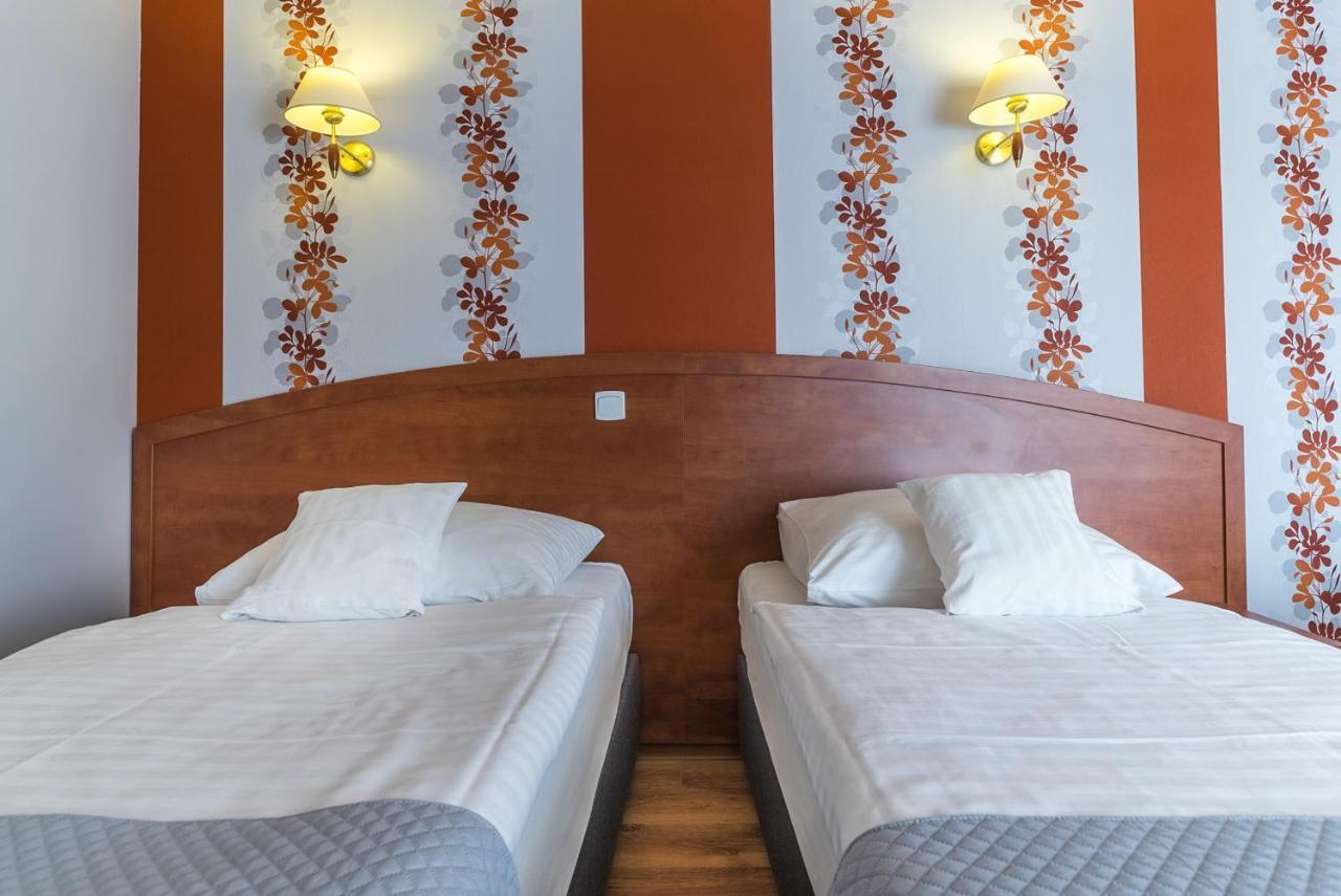 Hotel Doris Oborniki Eksteriør billede