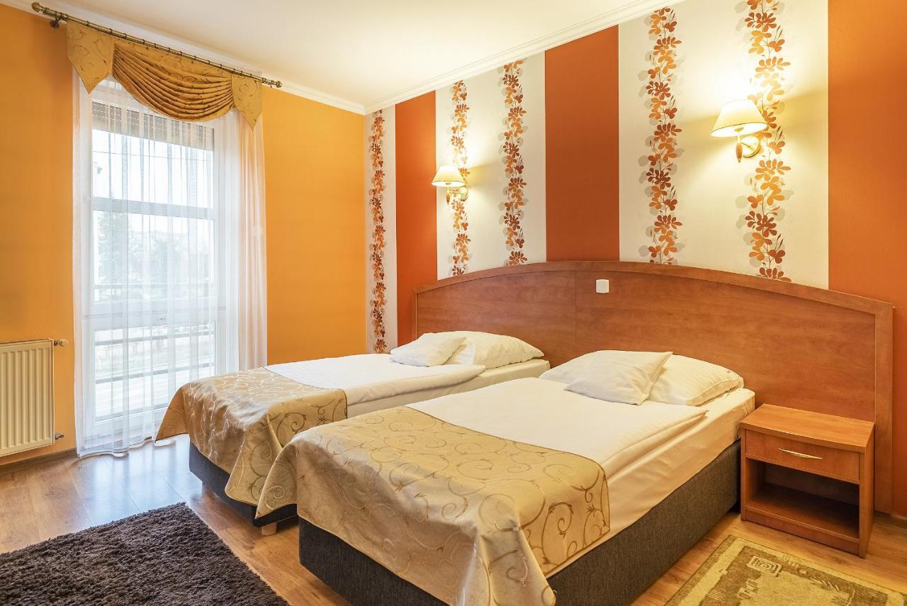 Hotel Doris Oborniki Eksteriør billede